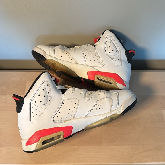 Jordan 6 Retro White Varsity Red Size 7Y - Picture 6 of 6